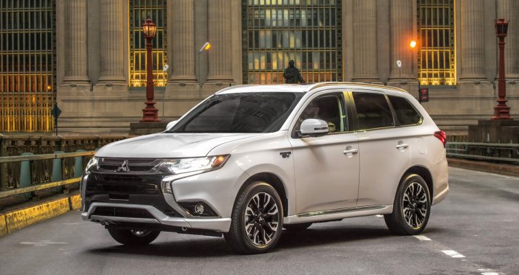 Đánh giá có nên mua Mitsubishi Outlander 2018 cũ không?