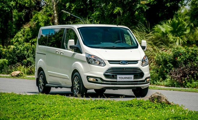 Ford Tourneo 2021: Giá xe lăn bánh & đánh giá thông số kỹ thuật (7/2021)