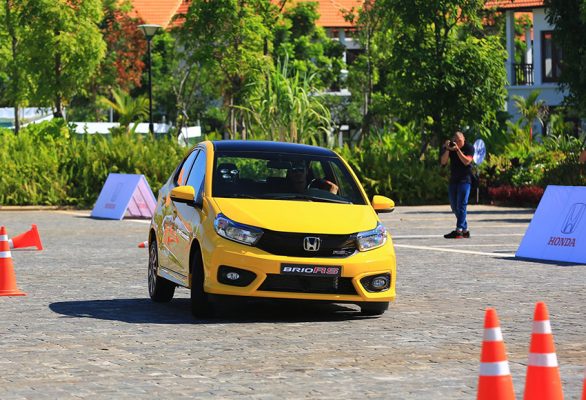 Honda Brio 2021: Giá xe lăn bánh & đánh giá thông số kỹ thuật (7/2021)