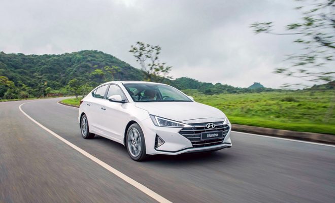 Hyundai Elantra 2021: Giá xe lăn bánh & đánh giá thông số kỹ thuật (7/2021)