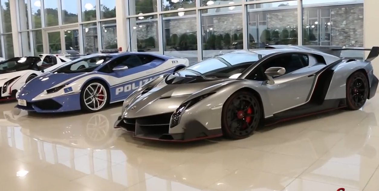 Lamborghini Veneno: “Chú bò vàng” của làng siêu xe!