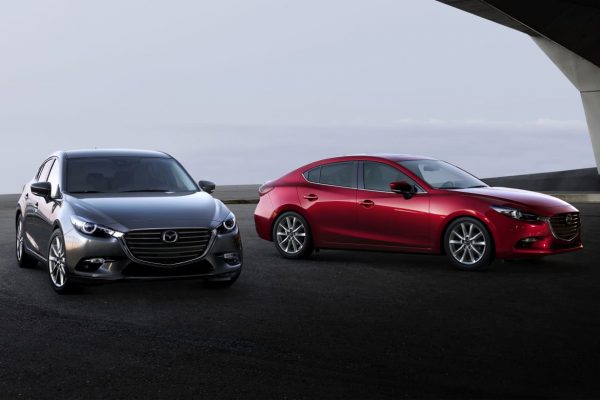 Nên mua Mazda 3 sedan hay hatchback?