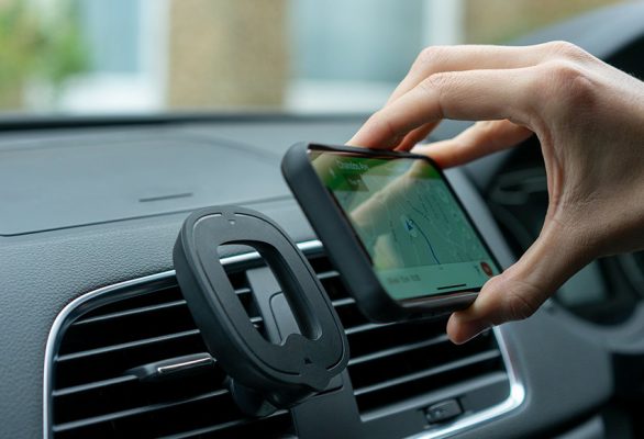 Nên mua giá đỡ điện thoại ô tô loại nào?