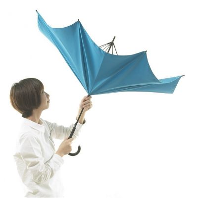 Ô gấp ngược thông minh: Chiếc ô tiện lợi cho người đi ô tô
