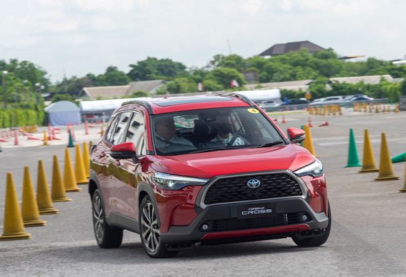 Toyota Corolla Cross 2021: Giá xe & đánh giá thông số kỹ thuật (7/2021)