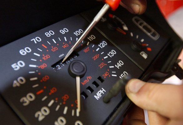 Cách nhận biết xe bị tua công tơ mét