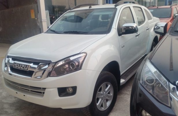 Có nên mua xe bán tải cũ không?