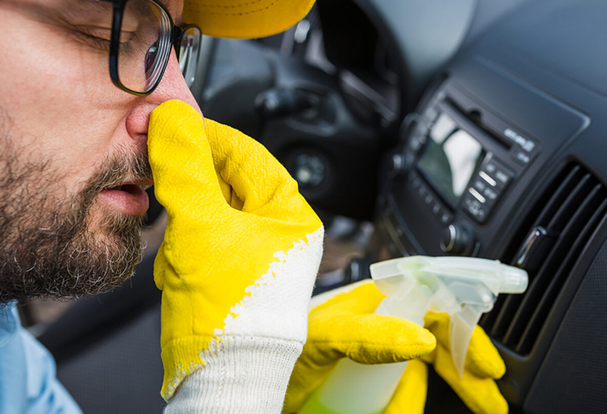 Điều hoà ô tô có mùi hôi: Nguyên nhân và cách xử lý