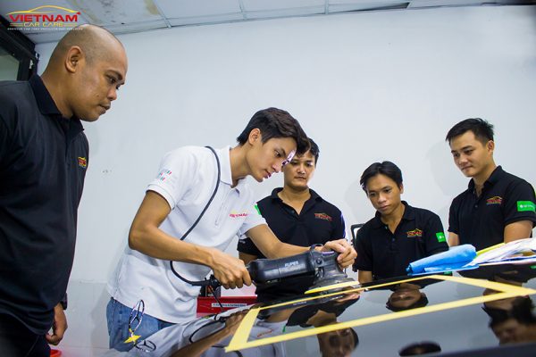 Học nghề chăm sóc xe hơi Detailing: Thu nhập cao, dễ làm giàu nhưng ít ai biết