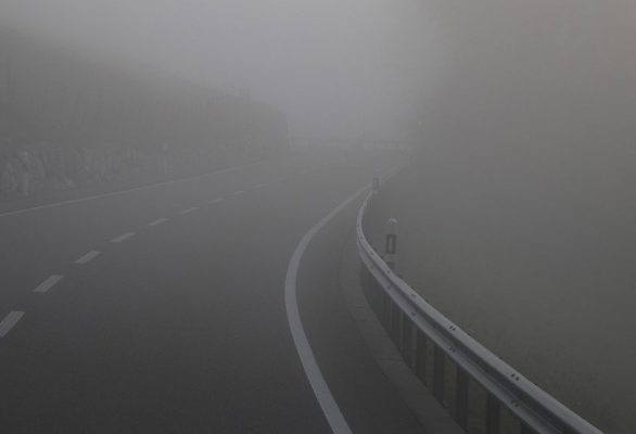 Kinh nghiệm lái xe trời sương mù tránh rủi ro đáng tiếc