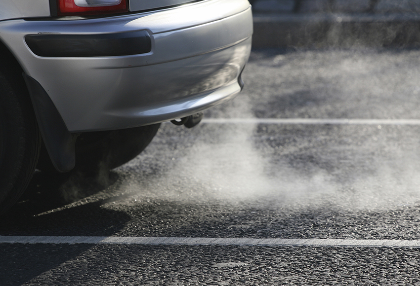 Nguyên nhân khói xe ô tô có mùi khét, có mùi xăng…